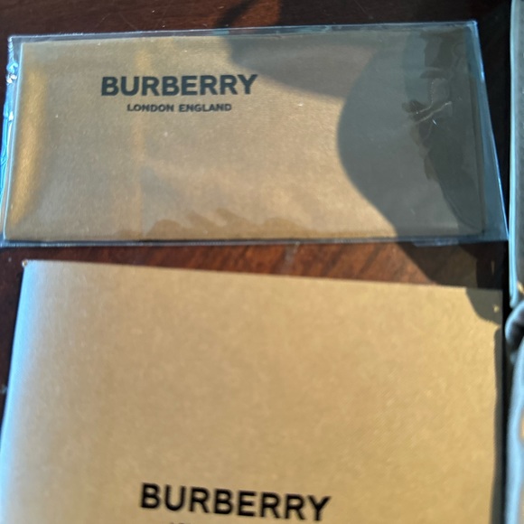 Burberry shades - Picture 3 of 4